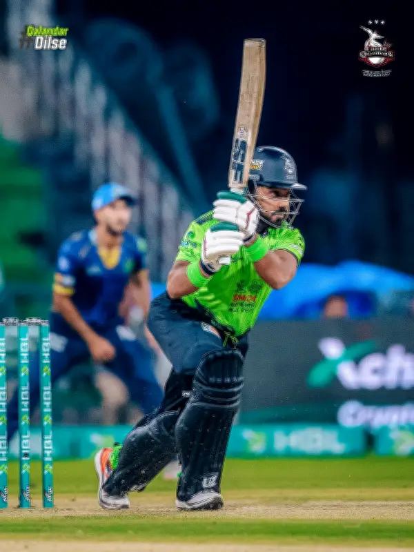 পিএসএলে চোটে বিদায় নিলেন পারভেজ হোসেন, লাহোর কালান্দার্সের হয়ে শেষ ম্যাচে ঝড়ো ইনিংস