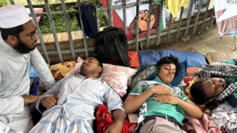 শহীদ পরিবারের অনুরোধে শিক্ষার্থীদের অনশন ভাঙা ও বৈশাখে কৃষক কার্ড উদ্বোধন