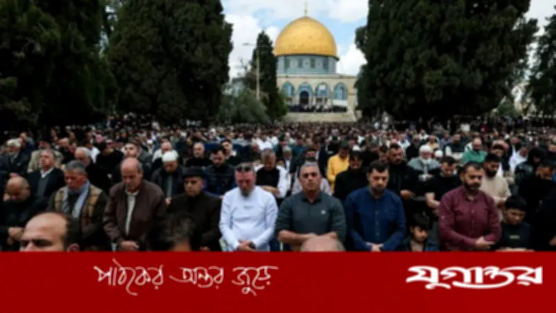 আন্তর্জাতিক নিষেধাজ্ঞা তুলে নেওয়ার পর আল-আকসায় লাখো মুসল্লির জুমার নামাজ