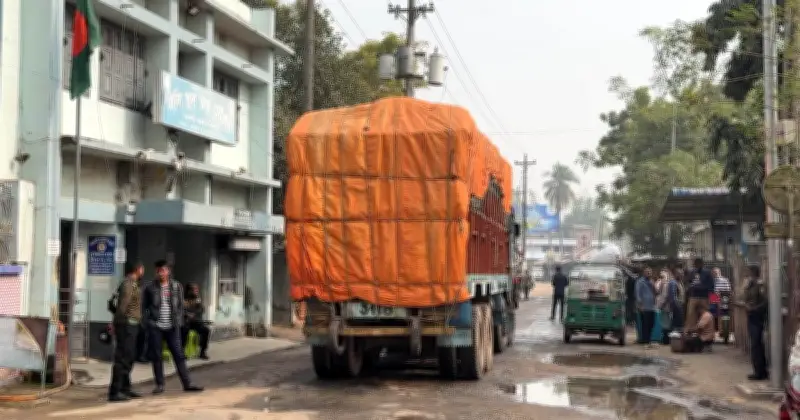 ভারতের গম রফতানি নিষেধাজ্ঞা প্রত্যাহার: হিলি স্থলবন্দরে তিন বছর পর গম আমদানি শুরু