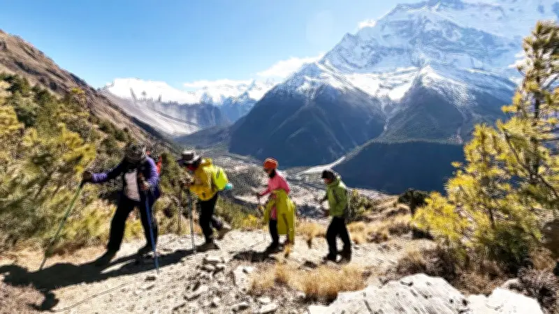 নেপালের হিমালয় ট্রেকিং: বাংলাদেশি ভ্রমণপিপাসুদের জন্য ১০টি অপরিহার্য গাইডলাইন