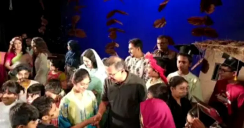 প্রধানমন্ত্রী তারেক রহমানের পরিবারসহ নাটকপাড়ায় শিশুদের নাটক 'কবি চিতাবাঘ' উপভোগ