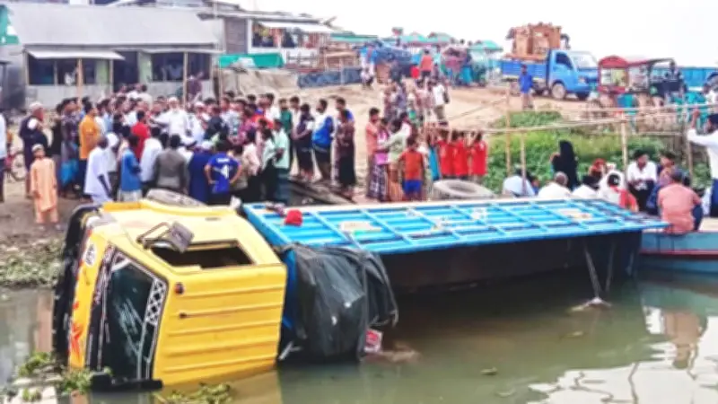 ইরানের শীর্ষ নেতাদের মৃত্যুতে ট্রাম্পের উচ্ছ্বাস, দেশে তেল সংকটে হাহাকার