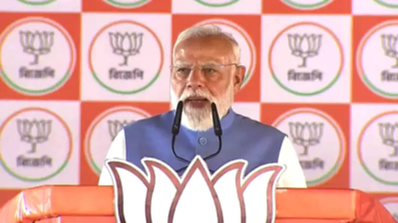 পশ্চিমবঙ্গে তীব্র নির্বাচনী প্রচারণা: মোদি, শাহ ও মমতার জনসভায় তীব্র বাকযুদ্ধ