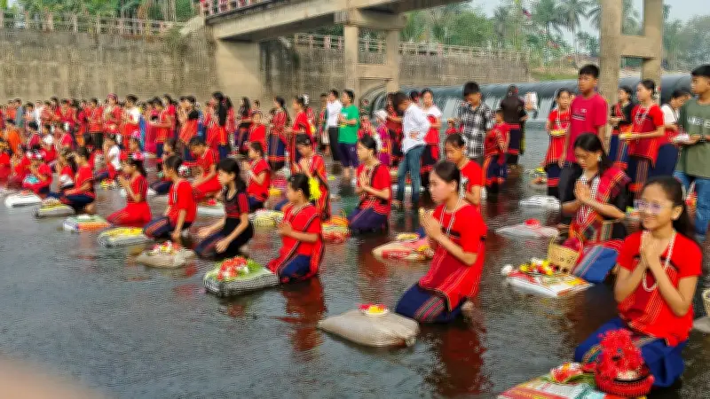 খাগড়াছড়িতে শুরু হলো চাকমাদের তিন দিনব্যাপী বিজু উৎসব, ফুল ভাসিয়ে প্রার্থনা
