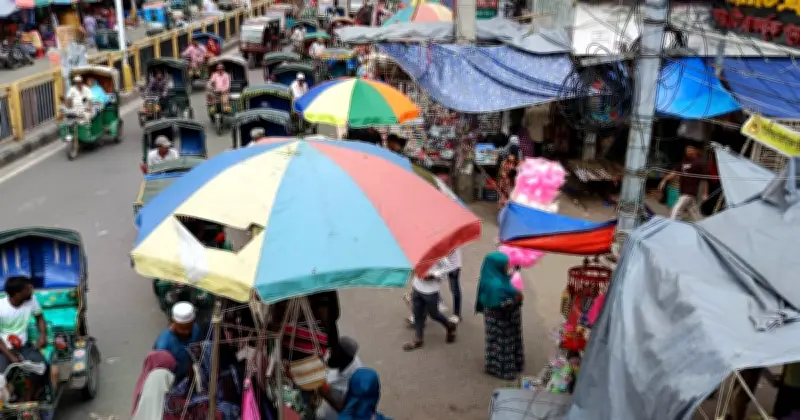 রাজশাহীতে ফুটপাত দখল: কোটি টাকার চাঁদাবাজি, যানজট ও পথচারীদের ভোগান্তি