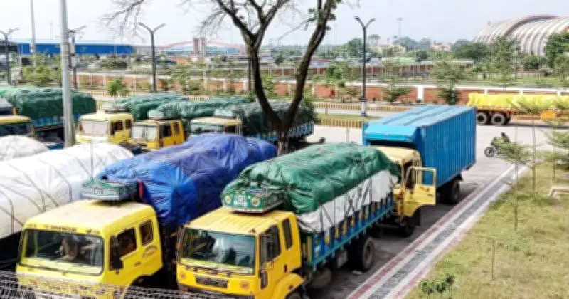 জ্বালানি সংকটে বেনাপোল স্থলবন্দরে পণ্য পরিবহন বিপর্যস্ত, বেড়েছে ট্রাক ভাড়া