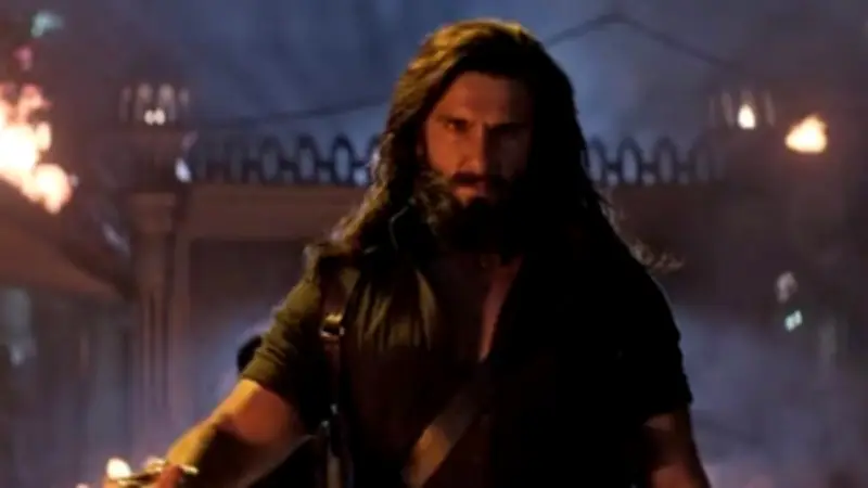 ধুরন্ধর ২: বক্স অফিসে ঝড়, ওটিটি মুক্তির অপেক্ষায় বলিউডের নতুন মাইলফলক