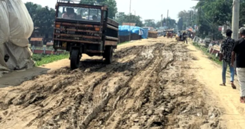 সিরাজগঞ্জের ২৯ কিলোমিটার কাঁচা সড়কে স্থানীয়দের চরম ভোগান্তি: 'কান্নার সড়ক' নামে পরিচিত