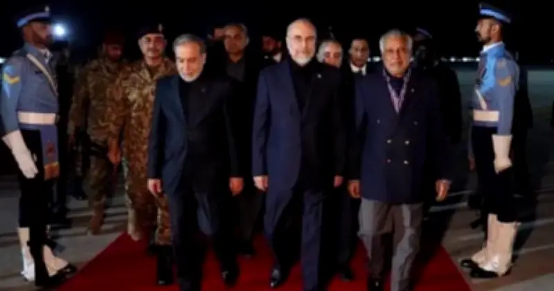 সফর শেষে পাকিস্তান ছাড়লো ইরানের প্রতিনিধিদল, কূটনৈতিক সম্পর্কে নতুন মাত্রা