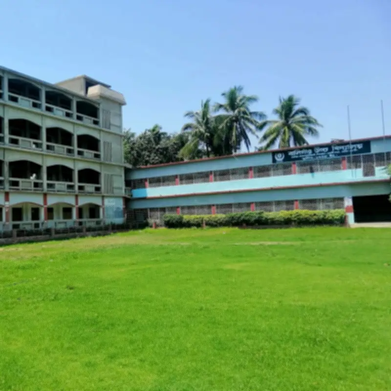 ফেনীতে এসএসসি পরীক্ষার্থীদের প্রবেশপত্র সংকট: অফিস সহকারীর টাকা নিয়ে পালানো