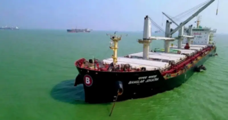 ইরানের আশ্বাস: হরমুজ প্রণালিতে বাংলাদেশি জাহাজ আটকানো হবে না, জ্বালানি সরবরাহ স্বাভাবিক