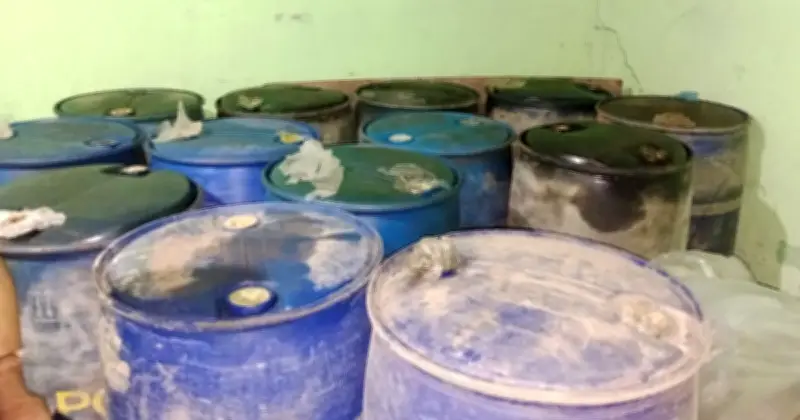 বরিশালের বাবুগঞ্জে অবৈধ ডিজেল মজুত: ব্যবসায়ীর জরিমানা ও ২,৬০০ লিটার জব্দ