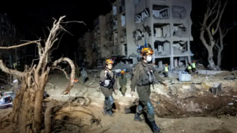 নিলামে বালু উধাও, ব্যাংকের বিরুদ্ধে শাস্তি, আইপিএলে মোবাইল তদন্ত, রিয়ালে টনি ক্রুস ফিরছেন