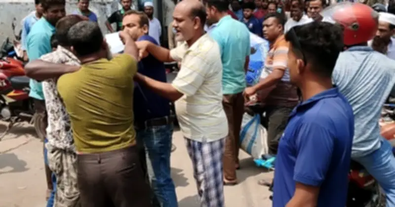 রংপুরে জ্বালানি কেনার লাইনে দাঁড়িয়ে স্কুলশিক্ষকের হৃদরোগে মৃত্যু, জ্বালানি সংকটে উত্তেজনা