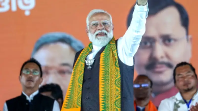 পশ্চিমবঙ্গে মোদির 'বিজয় সংকল্প' বনাম মমতার 'এসআইআর দুর্নীতি' অভিযোগ