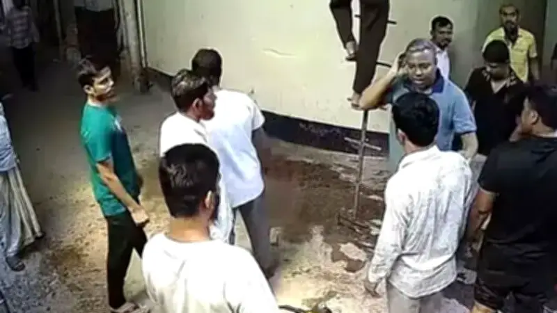 সিকেডি হাসপাতালে চাঁদাবাজি: সাবেক যুবদল নেতাসহ ৭ জন গ্রেপ্তার, ঝড়-বৃষ্টির শঙ্কা