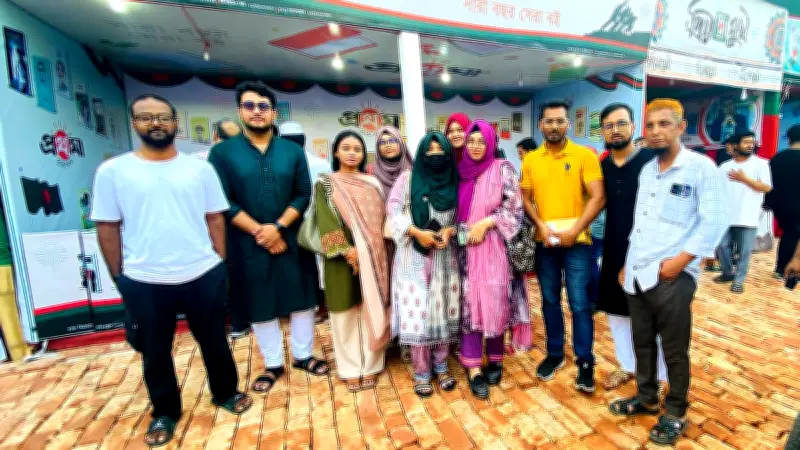 চট্টগ্রামের স্বাধীনতা বইমেলায় বন্ধুসভার সদস্যদের উৎসাহময় পরিদর্শন