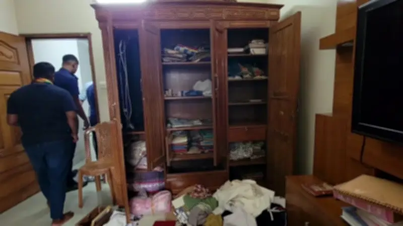 নারায়ণগঞ্জে ব্যবসায়ীর বাড়িতে ডাকাতি: লুট দুই লাখ টাকা ও ৪০ ভরি স্বর্ণালংকার