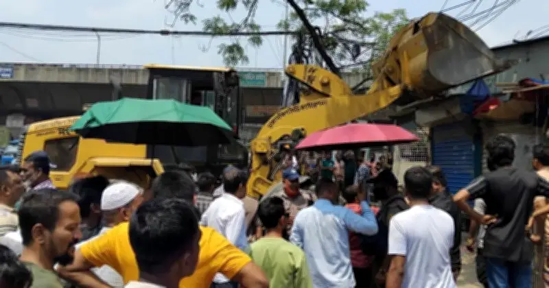 ঢাকার সায়েদাবাদ ও যাত্রাবাড়ীতে অবৈধ ৩১টি বাস কাউন্টার সিলগালা