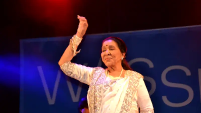 বার্লিনে আশা ভোসলের ঐতিহাসিক কনসার্ট: বাঙালি শ্রোতাদের জন্য 'না যেও না'র মায়াময় মুহূর্ত