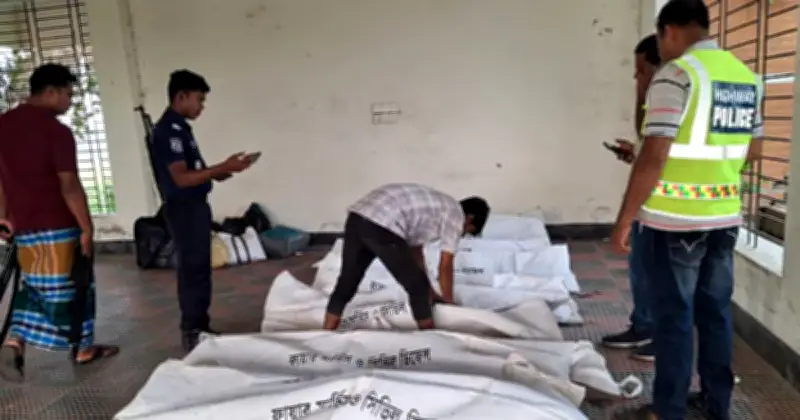 কুমিল্লায় সড়ক দুর্ঘটনায় সাত শ্রমিক নিহত, আহত পাঁচজনের অবস্থা আশঙ্কাজনক