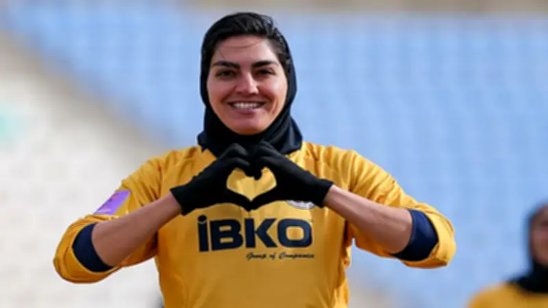 ইরান নারী ফুটবল দলের অধিনায়কের সম্পদ ফেরত, প্রধানমন্ত্রীর টাঙ্গাইল সফর ও বৈশাখী উৎসবে চট্টগ্রামের আমেজ