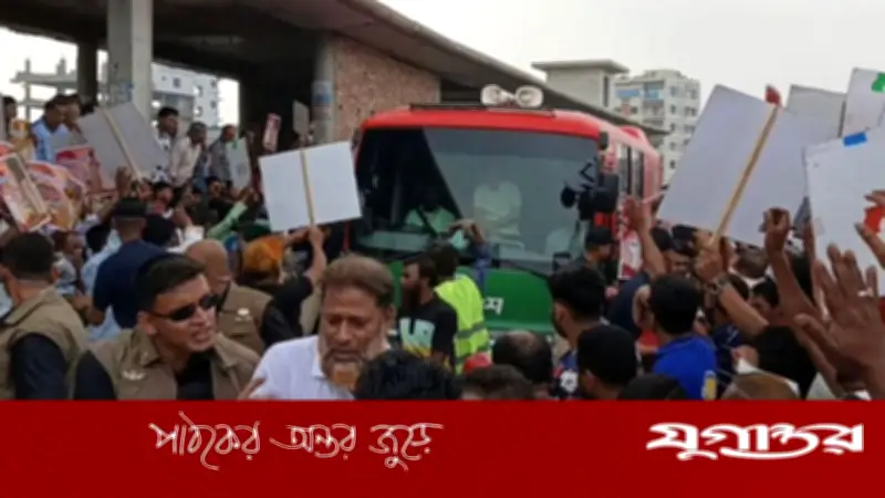 টঙ্গীতে প্রধানমন্ত্রীর গাড়ি বহর থামিয়ে বিএনপির নেতা নুরুল ইসলাম সরকারের মুক্তির দাবি
