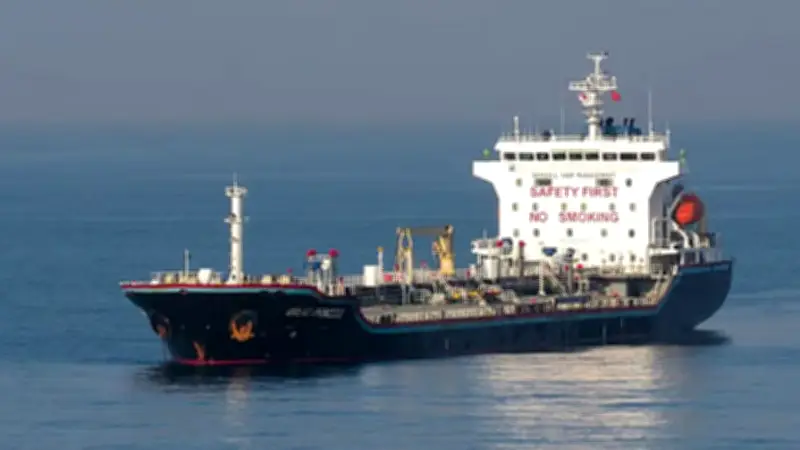 বৈশাখের দিনে রাজনৈতিক সংঘাত ও শিশু মৃত্যু: চট্টগ্রাম বন্দরে জাহাজ জেট ফুয়েল নিয়ে