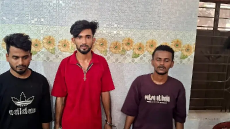 মোহাম্মদপুরে প্রকাশ্যে কুপিয়ে কিশোর গ্যাং নেতা হত্যা: চারজন গ্রেপ্তার, আতঙ্কে এলাকাবাসী