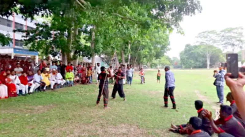 বৈশাখী আমেজে লাঠিখেলা, রাজশাহীতে শিশু মৃত্যু ও মেট্রোরেল চলাচল শুরু