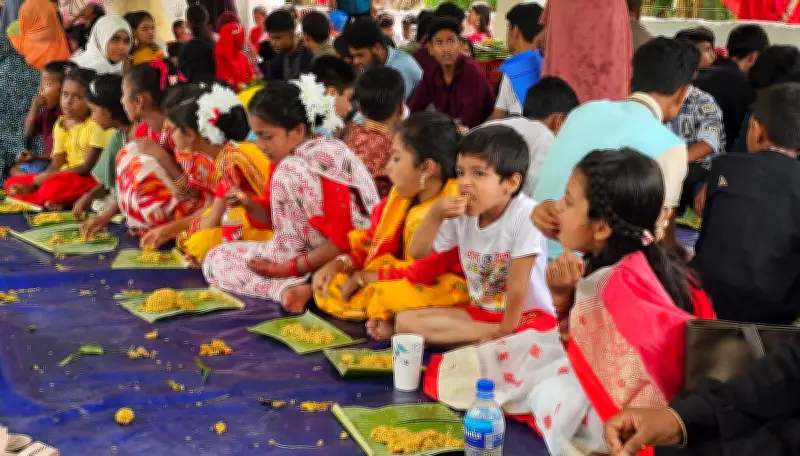 বাগেরহাটের বিদ্যালয়ে বৈশাখ উদযাপন: কলাপাতায় খিচুড়ি খেল শিক্ষার্থীরা