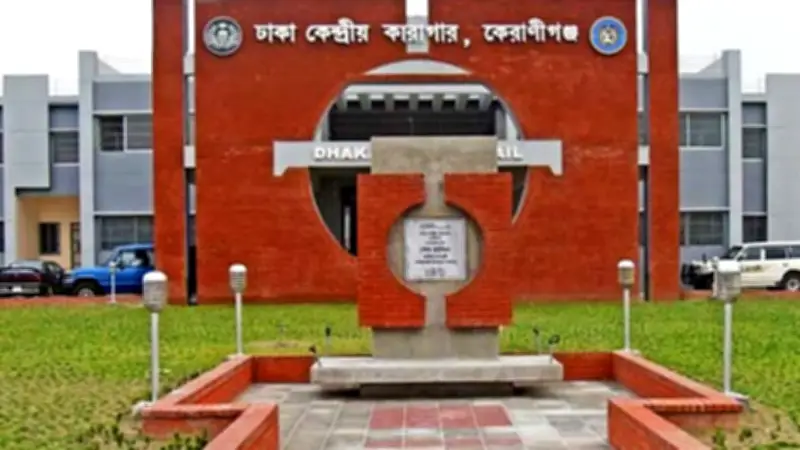 বহুমুখী সংকট: হরমুজ উত্তেজনা, ঢামে মৃত্যু ও রাজনৈতিক টানাপোড়েন