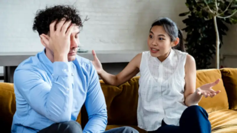 সামাজিক যোগাযোগ মাধ্যমের প্রভাব: সম্পর্কের গতিপথে নতুন মাত্রা