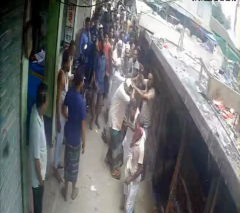 পটুয়াখালীতে চাঁদার দাবিতে দোকানে হামলা, ব্যবসায়ী মারধর ও কুপিয়ে জখম