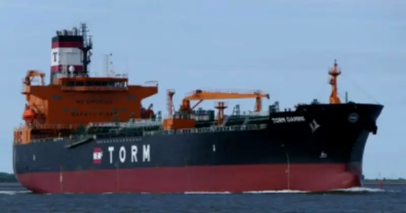 চট্টগ্রাম বন্দরে জ্বালানি তেলের তিন জাহাজ, খালাস চলছে