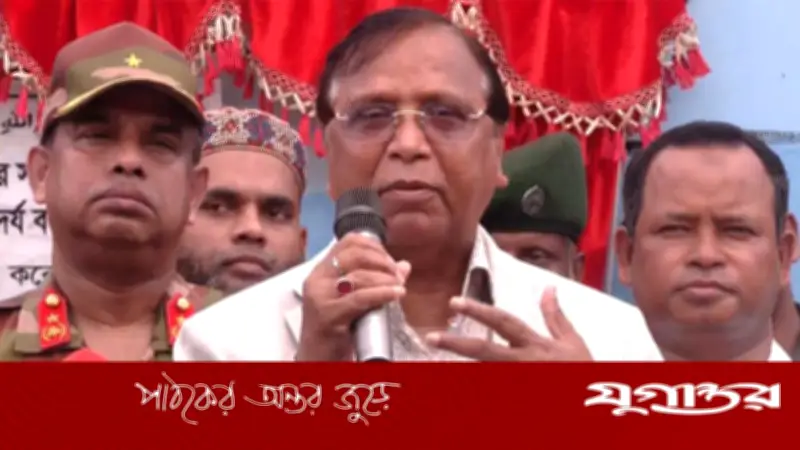 রাজধানীর ফুটপাতের ব্যবসায়ীদের সরকারি লাইসেন্স প্রদানের ঘোষণা ডিএসসিসি প্রশাসকের