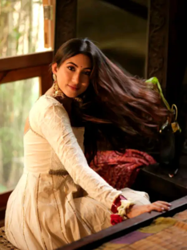 বাংলাদেশি তারকারা শাড়িতে উৎসবের রঙে সেজেছেন, দেখা মিলেছে নানান ফ্যাশনে