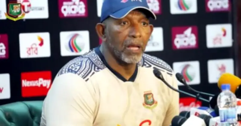 বিসিবি বোর্ডের মিউজিক্যাল চেয়ার: প্রধান কোচ ফিল সিমন্সের দৃঢ় অবস্থান