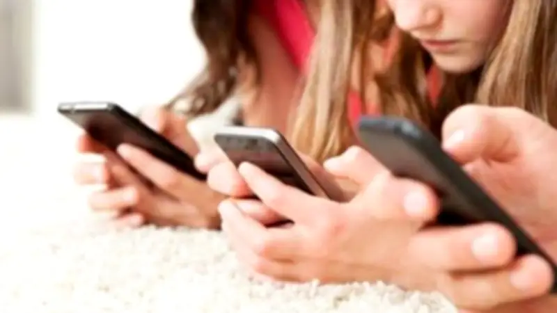 স্মার্টফোন আসক্তি অকালবার্ধক্যের ঝুঁকি বাড়ায়, আতলেতিকো ৯ বছর পর চ্যাম্পিয়ন্স লিগ সেমিতে