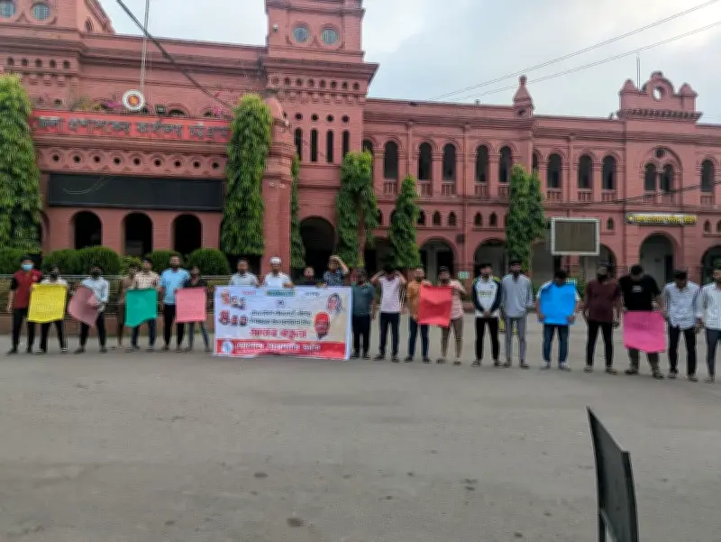 চট্টগ্রামে নিষিদ্ধ ছাত্রলীগ-যুবলীগের মানববন্ধন, নিষেধাজ্ঞা প্রত্যাহারের দাবি