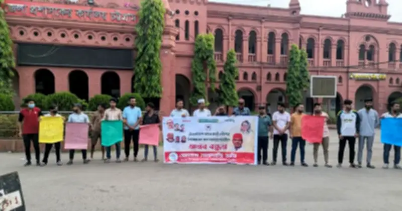 চট্টগ্রামে নিষিদ্ধ ঘোষিত ছাত্রলীগ-যুবলীগের মানববন্ধন, ভিডিও ভাইরাল