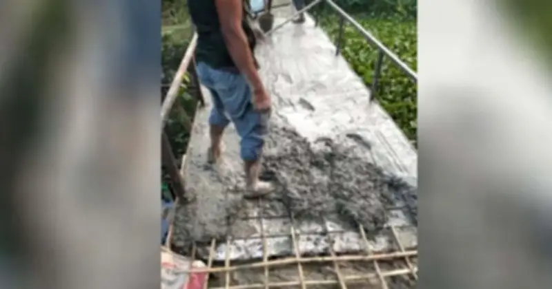 বরিশালের আগৈলঝাড়ায় আয়রন ব্রিজে বাঁশের কঞ্চি ঢালাইয়ের অভিযোগ, তদন্তের আশ্বাস