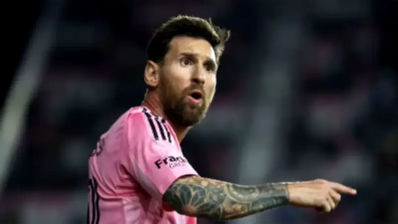 মেসি ও আর্জেন্টিনার বিরুদ্ধে মামলা, রাজধানীর মার্কেট বন্ধ, প্রধানমন্ত্রীর পুরস্কার প্রদান