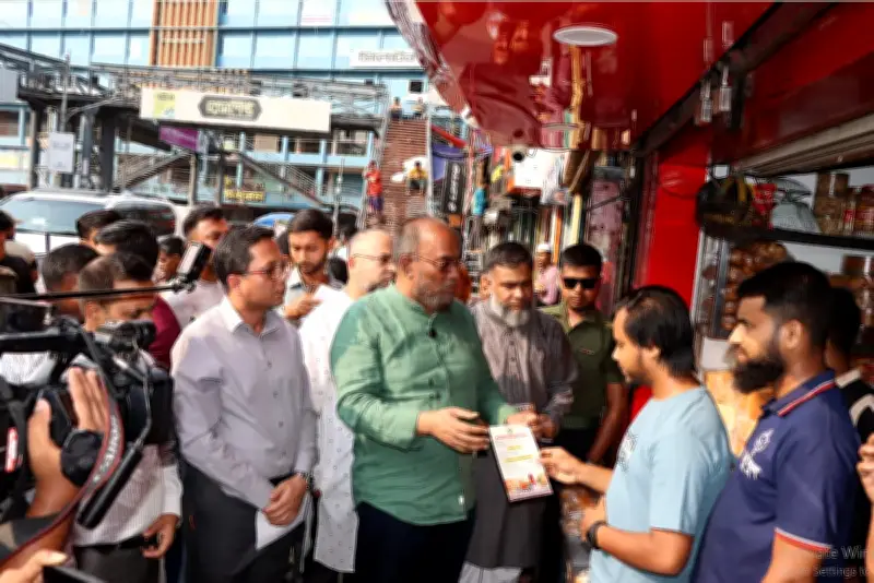 সিলেট নগর পরিচ্ছন্ন রাখতে সচেতনতামূলক লিফলেট বিতরণ শুরু, সিটি প্রশাসকের নেতৃত্বে