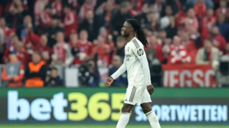 লাল কার্ডের বিতর্কে রিয়ালের বিদায়, বায়ার্নের সেমিফাইনাল নিশ্চিত