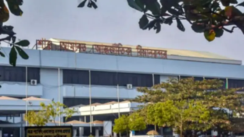 বিদ্যুৎ সংকটে গ্রামে ১২ ঘণ্টা লোডশেডিং, জ্বালানি অস্থিরতায় উৎপাদন ব্যয়ে রেকর্ড বৃদ্ধি