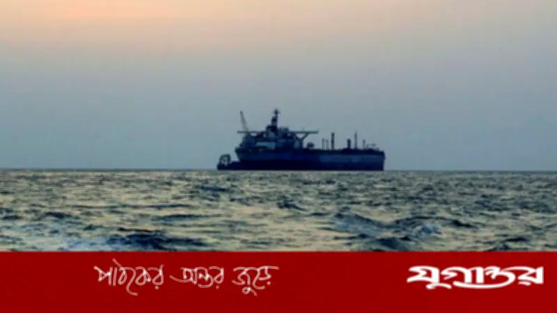 মার্কিন অবরোধ উপেক্ষা করে হরমুজ পার হলো ইরানি সুপারট্যাংকার