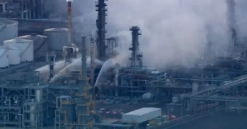 অস্ট্রেলিয়ার জিলংয়ে তেল শোধনাগারে অগ্নিকাণ্ড: বিশ্বজুড়ে জ্বালানি সংকটে নতুন উদ্বেগ