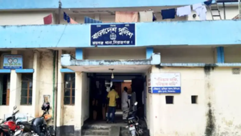 রায়গঞ্জে নবম শ্রেণির শিক্ষার্থীর ঝুলন্ত মরদেহ উদ্ধার, কুয়াকাটায় ভেসে এলো মৃত ইরাবতী ডলফিন